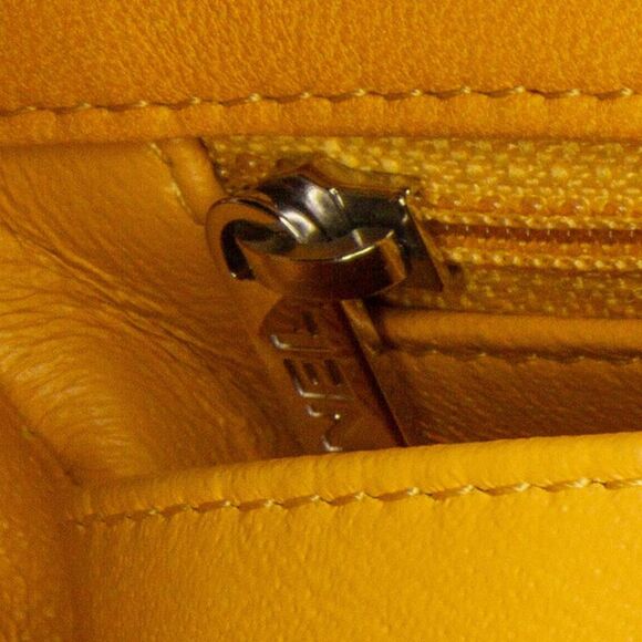 Pre Loved chanel Women Yellow Crossbody Bags - Picture 8 of 8